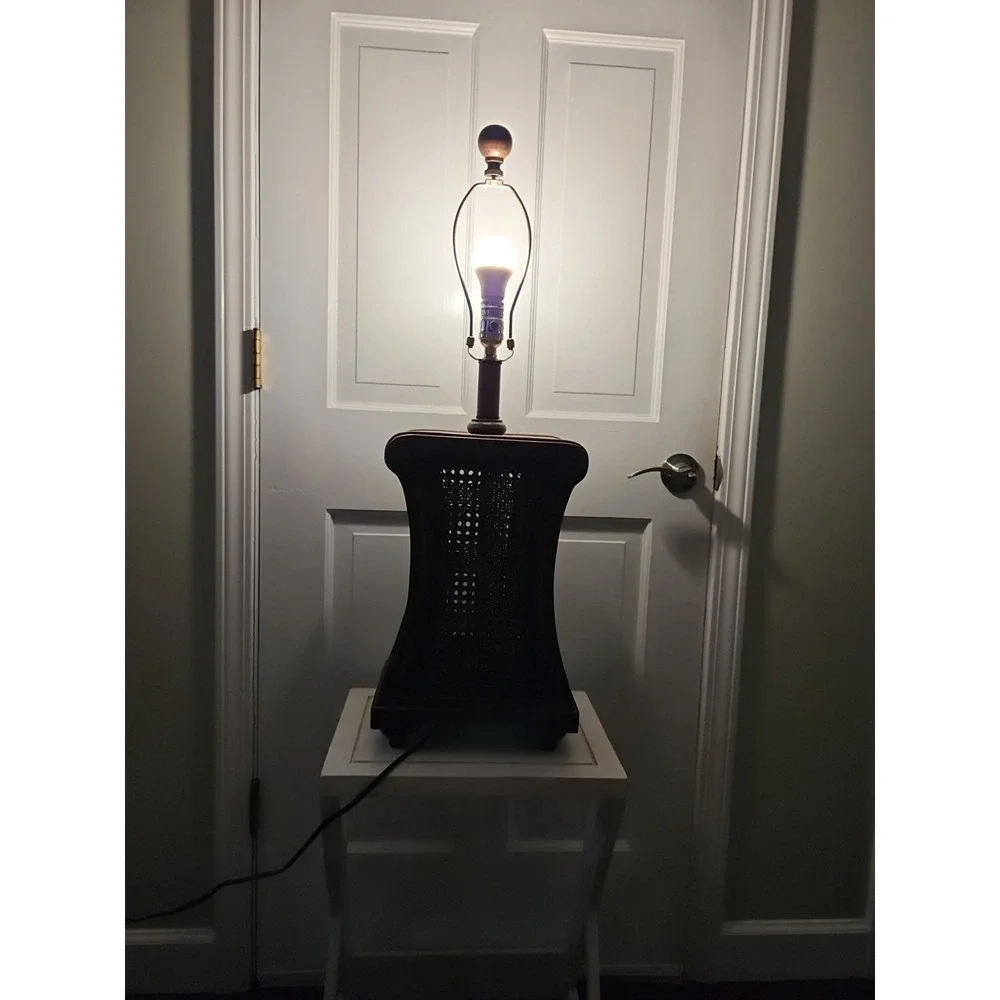 BEAUTIFUL Vintage-style Lamp With A Wooden Base And A Crane‎ Insert